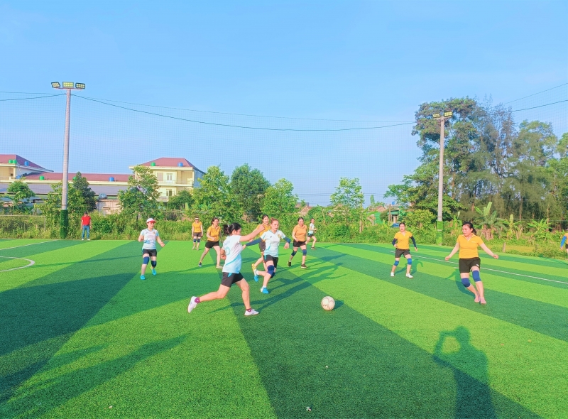 Cụm Công đoàn Lưu Vĩnh Sơn (Thạch Hà) tổ chức giải bóng đá nữ CNVCLĐ